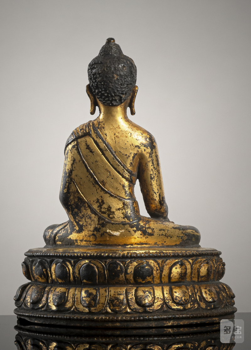 A GILT-BRONZE FIGURE OF BUDDHA SHAKYAMUNI - 图2